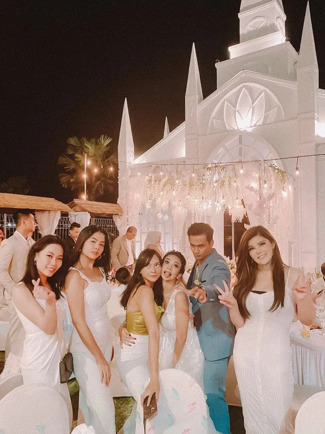 7 Momen Resepsi Pernikahan Vanessa Angel di Bali, Meriah Dihadiri Sahabat