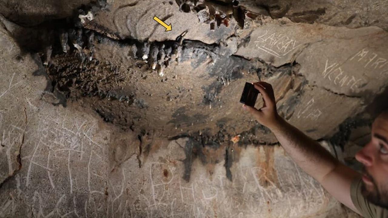 Peneliti Temukan Kuil Romawi Kuno Tersembunyi di Dalam Sebuah Gua, Berisi Koin dan 15 Prasasti