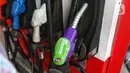 Komposisi ini menjadikan Pertamax Green 95 BBM ramah lingkungan. Nozzle didominasi berwarna ungu dan sedikit warna hijau. (Liputan6.com/Angga Yuniar)