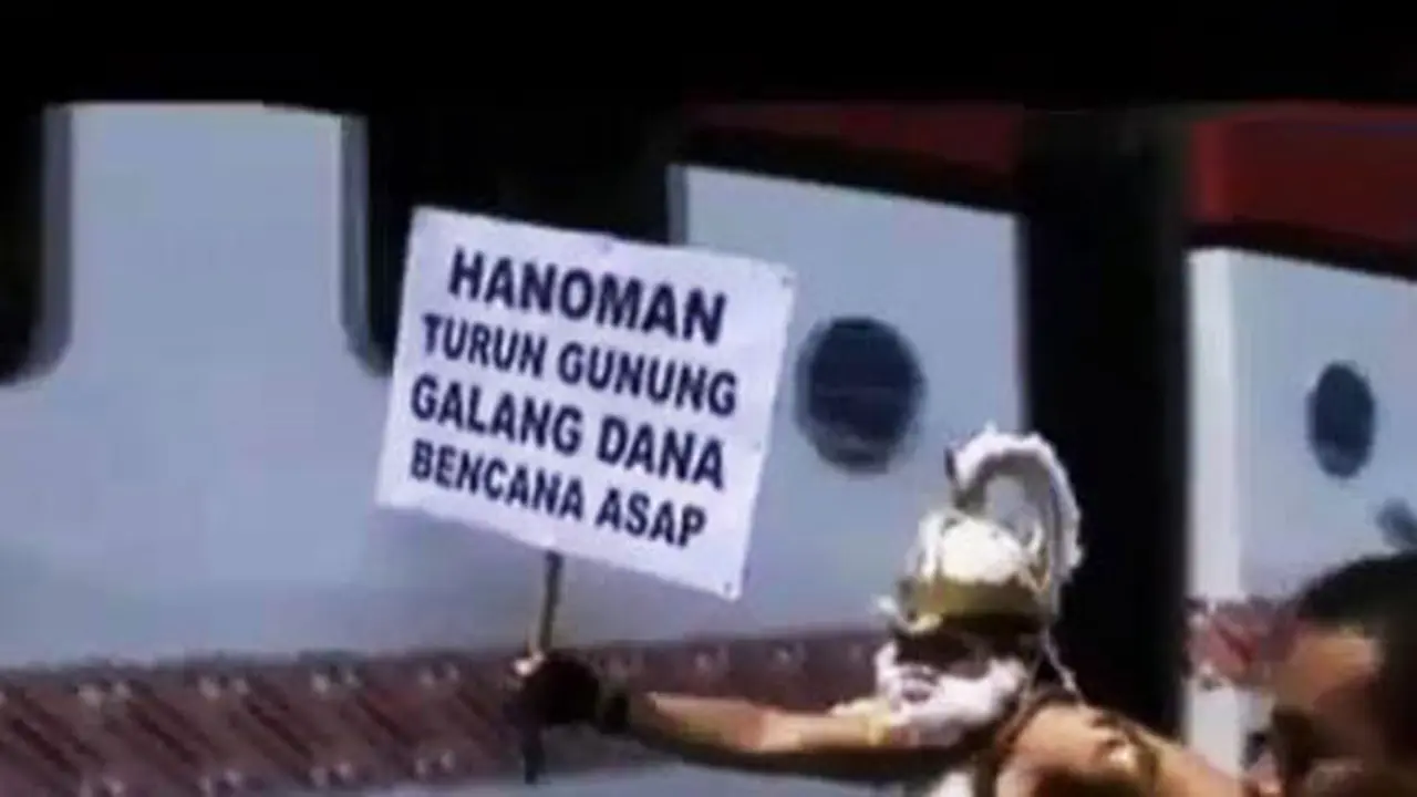 'Hanoman' Turun ke Jalan Galang Dana Korban Kabut Asap