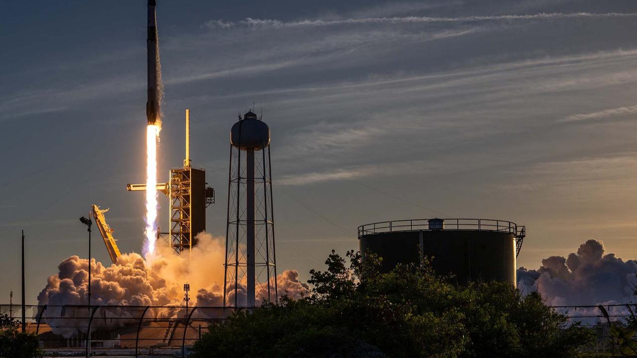 FOTO:  Misi Penyelamatan SpaceX  Falcon 9 untuk Menjemput Astronot NASA yang Terjebak