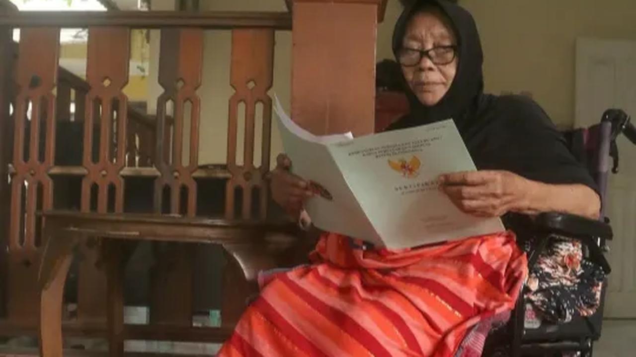 3. Siapkan fotokopi identitas pemohon dan penerima seperti Kartu Tanda Penduduk (KTP) dan Kartu Keluarga (KK) dan surat kuasa apabila dikuasakan yang telah dicocokan dengan aslinya oleh petugas loket