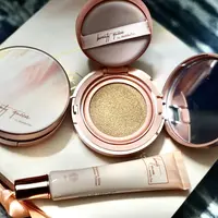 Gorgeous Glow Cushion dan Gorgeous Glow Poreless Primer dari Mustika Ratu (Fimela.com/Novi Nadya)