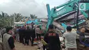 Proses evakuasi korban yang tertimbun dalam reruntuhan RS Mitra Manakarra Mamuju. Rumah Sakit swasta yang memiliki lima lantai itu rata dengan tanah setalah Gempa Bumi Magbitudo 6,2 mengguncang.  (Liputan6.com/Abdul Rajab Umar)