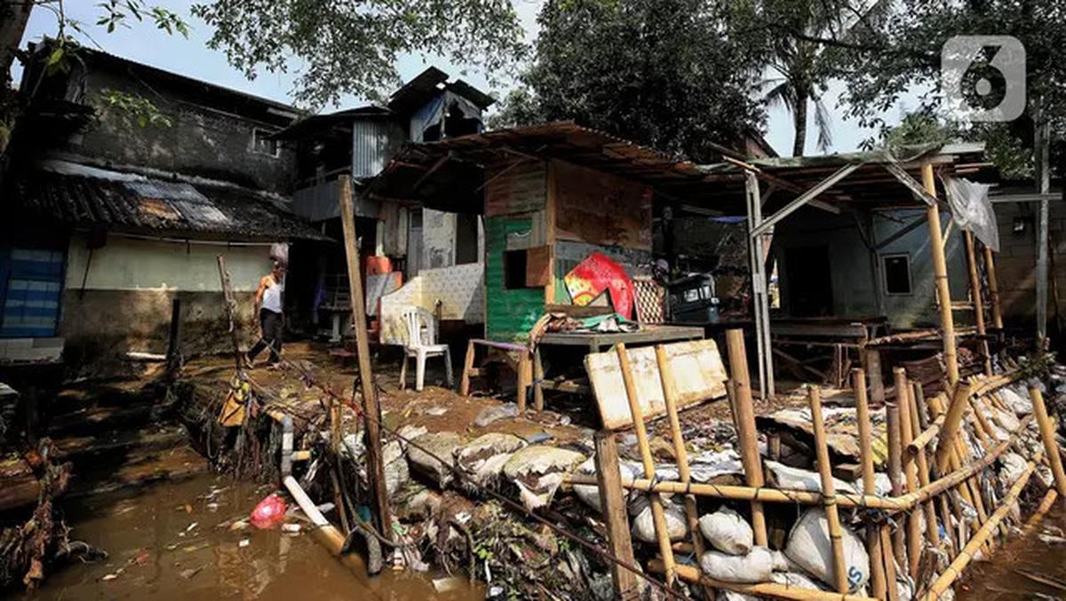 Kehidupan Warga Bantaran di Tengah Rencana Proyek Normalisasi Sungai Ciliwung