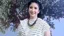 "Kita bisa seperti ini berkat Kartini, tapi banyak kebablasan dengan hanya mementingkan karir tapi melupakan keluarga," tutur ibu dua anak ini. (Nurwahyunan/Bintang.com)