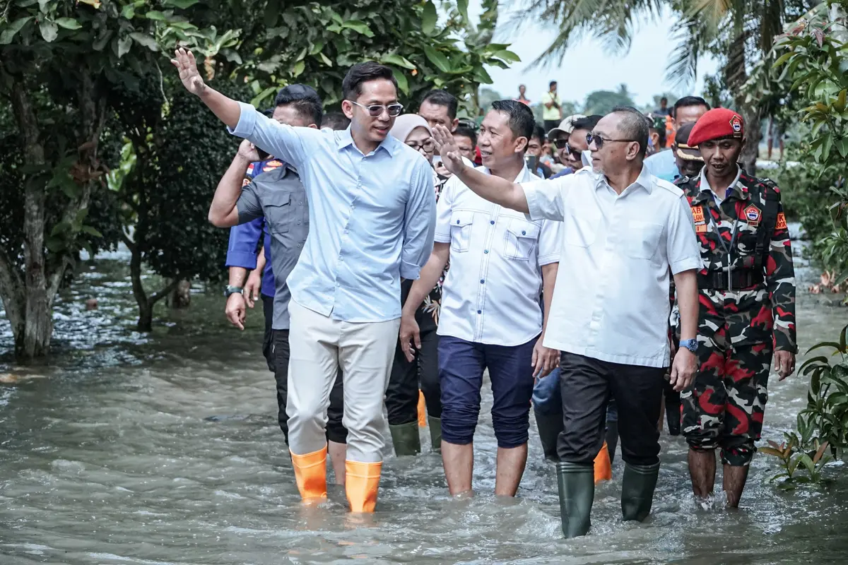 Menteri Koordinator Bidang Pangan Zulkifli Hasan (Zulhas) meninjau langsung lokasi banjir di Lampung Selatan.