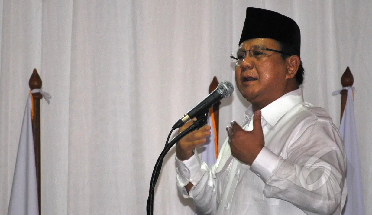 Ketum Partai Gerindra Prabowo Subianto memberikan pidato dalam  acara pelantikan pengurus pusat Partai Gerindra di kantor DPP Partai Gerindra, Jakarta, Rabu (8/4/2015). (Liputan6.com/Yoppy Renato)