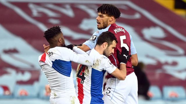 Foto Liga Inggris: Tampil Dengan 10 Pemain Sejak Menit ke-45, Aston Villa Menang Telak 3-0 Atas Crystal Palace
