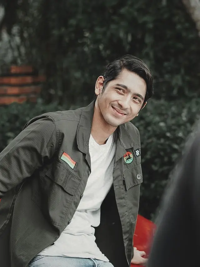 ilustrasi potret pesona arya saloka yang manis dan tampan/instagram: arya.saloka