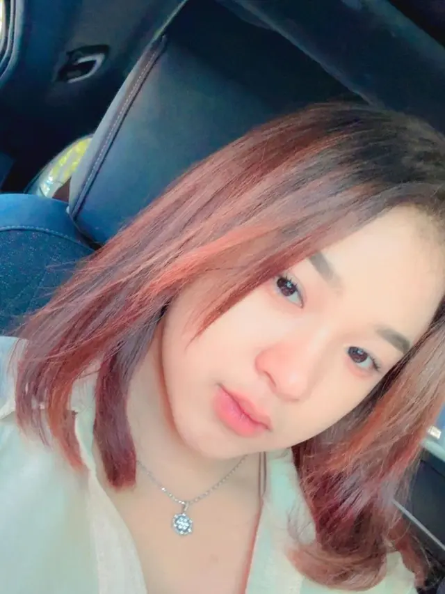 Potret Niken Salindry yang hobi selfie pose close up (credit: instagram/niken_salindry_reall)