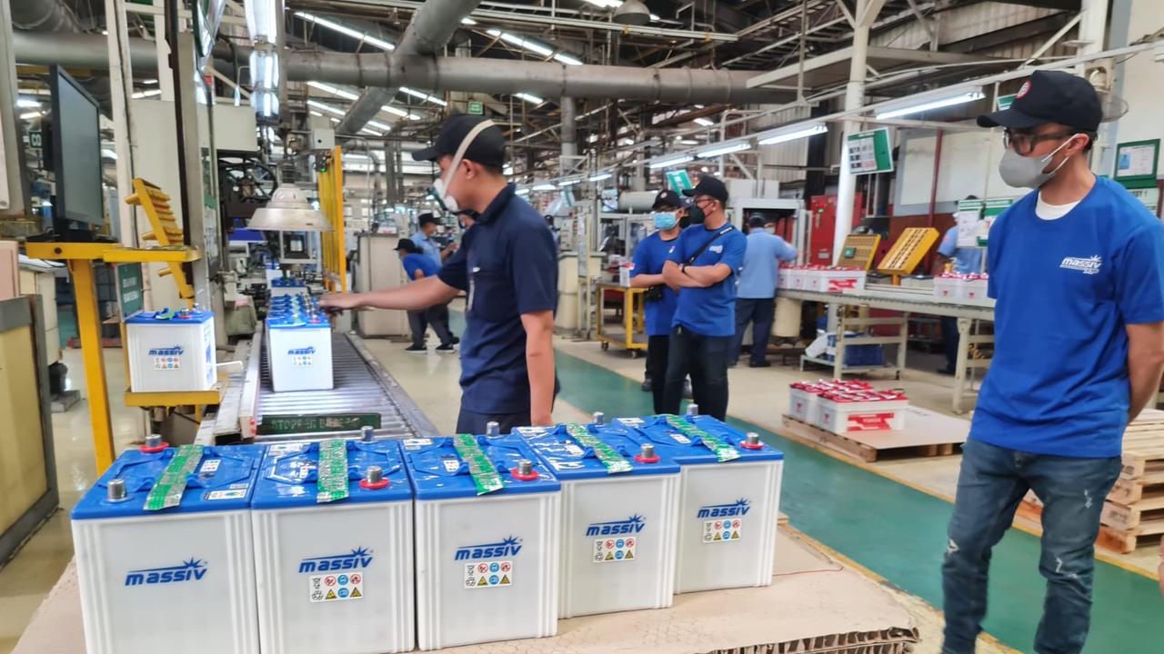 Mengintip Pembuatan Aki Massiv (Ist)