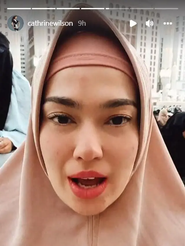 Jalani Ibadah, Ini 7 Potret Catherine Wilson Saat Umrah Ramadhan