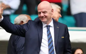 Luis Figo Desak Gianni Infantino Mundur dari Jabatan Presiden FIFA