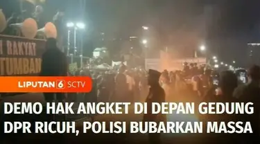 Pembubaran unjuk rasa menuntut Hak Angket di depan gedung DPR RI Jalan Gatot Subrot, Jakarta Pusat, ricuh pada Selasa malam. Massa tidak mau menuruti perintah polisi untuk membubarkan diri.