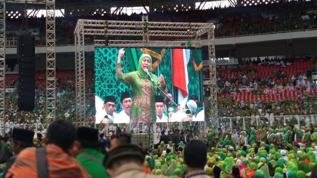 Soal dipinang menjadi calon wakil presiden, Khofifah menyatakan akan mengikuti dinamika politik yang ada.