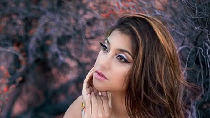 [Bintang] Sarah Azhari