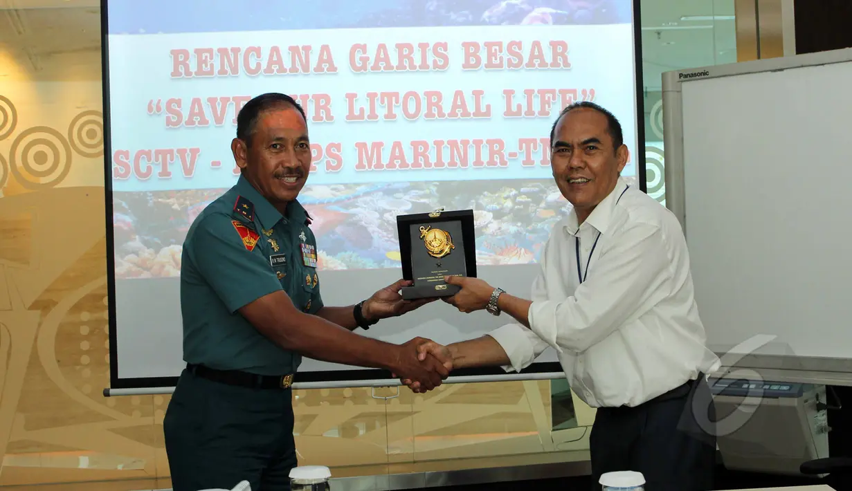 TNI AL bersama SCTV, Indosiar, O Channel, dan Liputan6.com bekerjasama dalam program save coral reef, Jakarta, Rabu (13/5/2015). Kerjasama tersebut sebagai wujud dukungan menjadikan Indonesia menjadi poros maritim dunia. (Liputan6.com/Helmi Afandi)