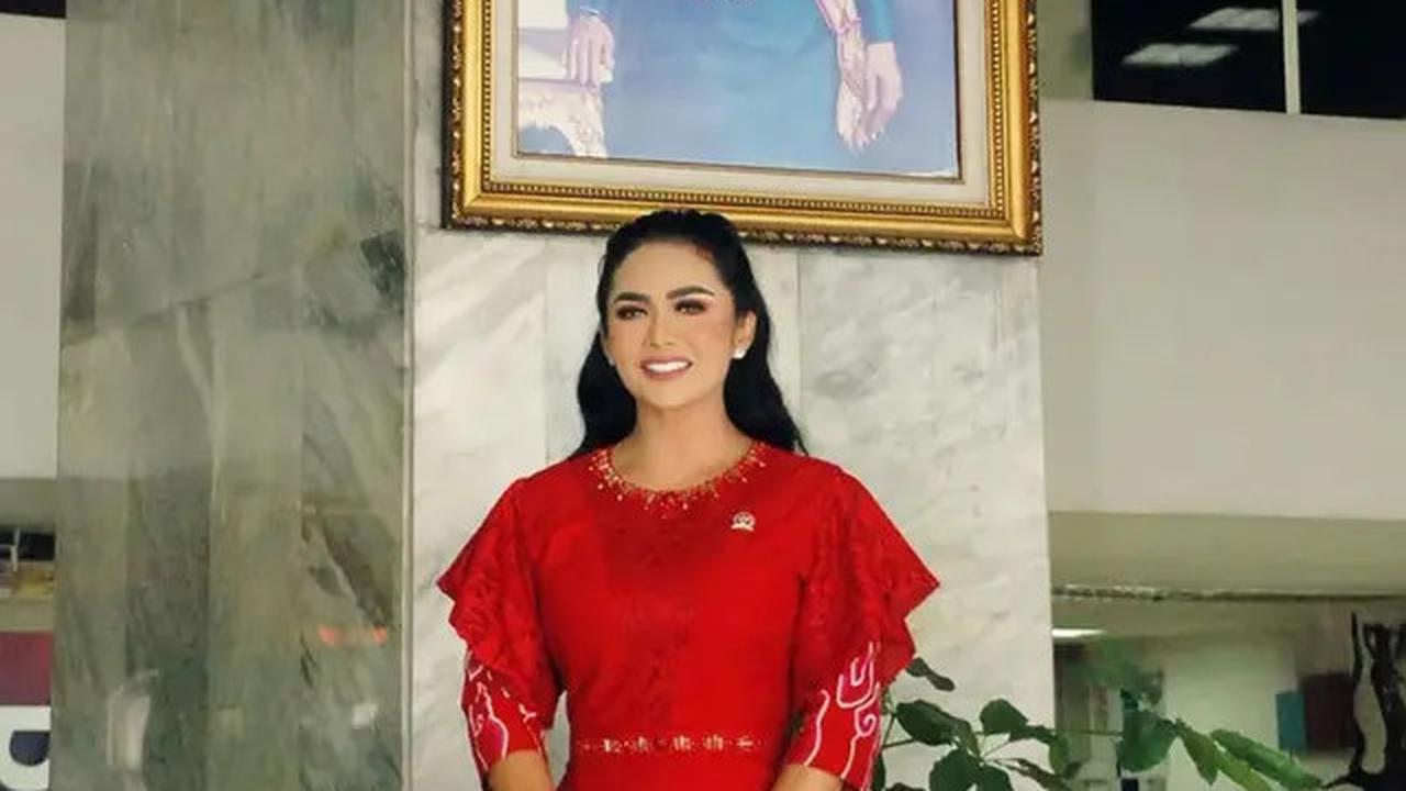 8 Inspirasi Batik dan Kebaya Merah Putih ala Kris Dayanti, Cocok untuk Hari Kemerdekaan 17 Agustus 1945 HUT RI ke-80