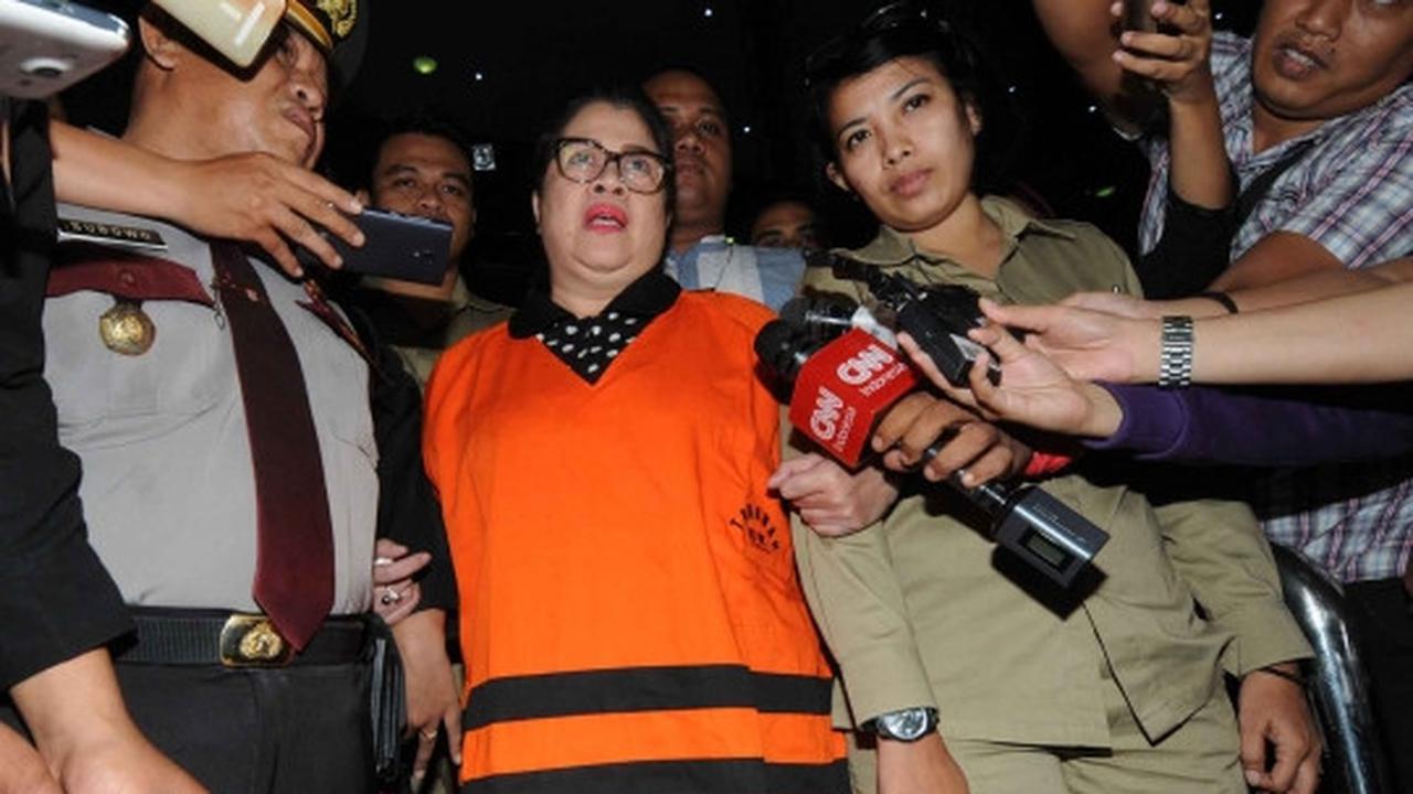 Wajah sedih Dewie Yasin Limpo berompi tahanan KPK