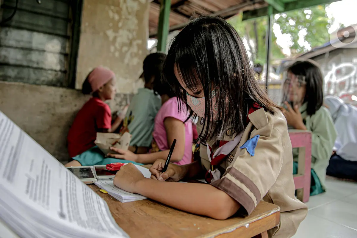 Perjuangan Anak Sekolah Belajar Jarak Jauh Selama Pandemi