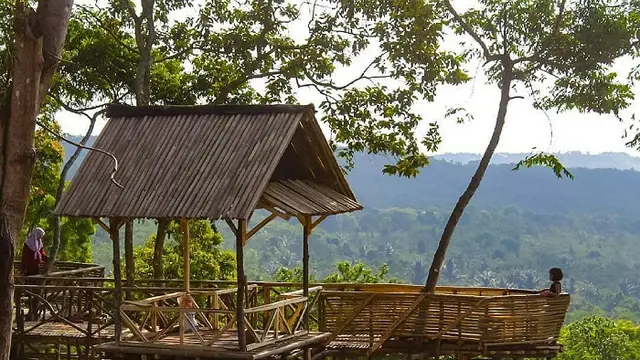 Nikmati Hamparan Perbukitan Hijau dan Spot Foto Menawan di Bukit Katumbiri
