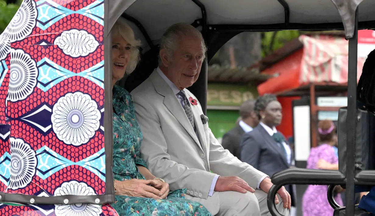 Raja Charles dan Camilla mengakhiri kunjungan mereka ke Kenya dengan mengunjungi salah satu monumen paling ikonik di negara itu, Situs Warisan Dunia UNESCO Fort Jesus. (Luis Tato/AFP)