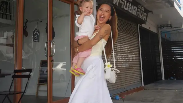 Potret Jennifer Coppen asuh kamari (credit: instagram/jennifercoppenreal20)