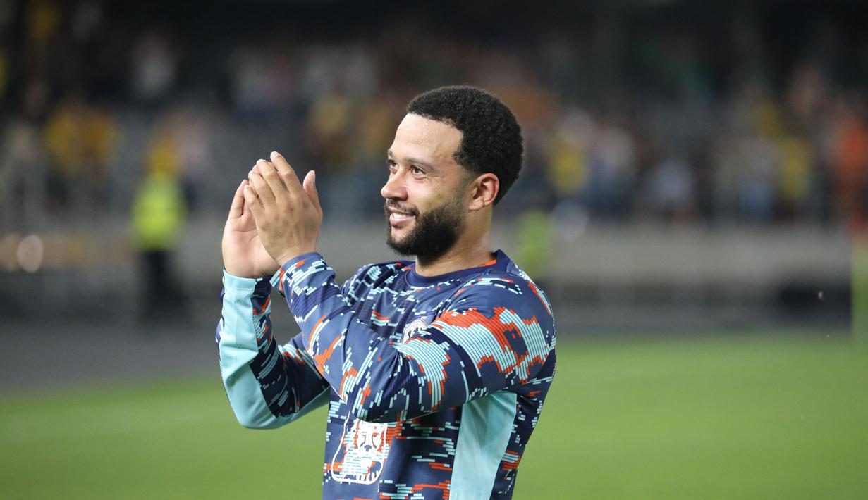 Memphis Depay menjadi pahlawan sekaligus mencetak rekor. Mantan pemain MU itu mencatatkan namanya sebagai top skor sepanjang masa Belanda dengan 52 gol, menyalip Robin van Persie yang mempunyai catatan 50 gol. (AFP/Petras Malukas)