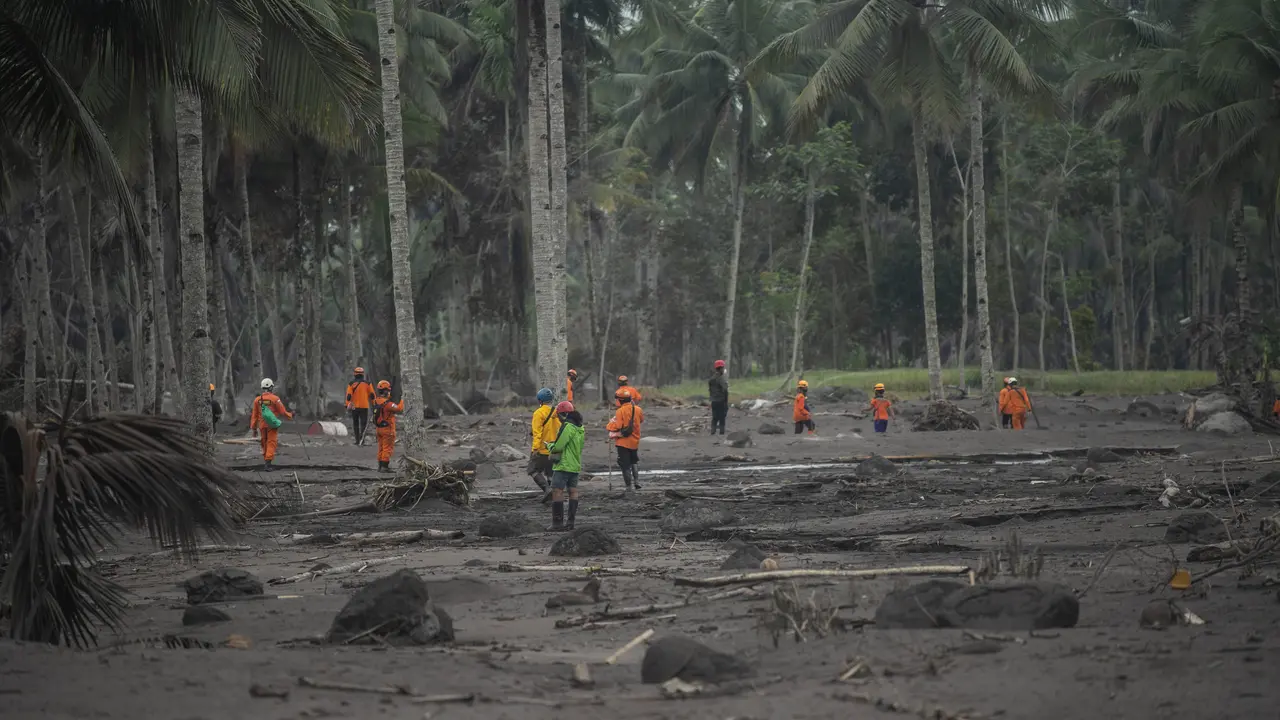 Pencarian dan Evakuasi Korban Erupsi Gunung Semeru