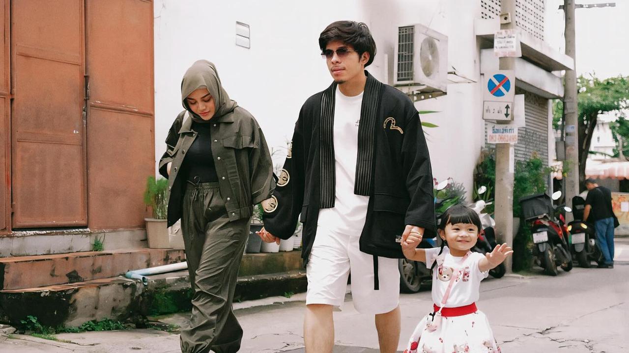 7 Gaya Aurel Hermansyah Selama Liburan di Thailand, Terlihat Kurusan - Tampil bak ABG Lagi