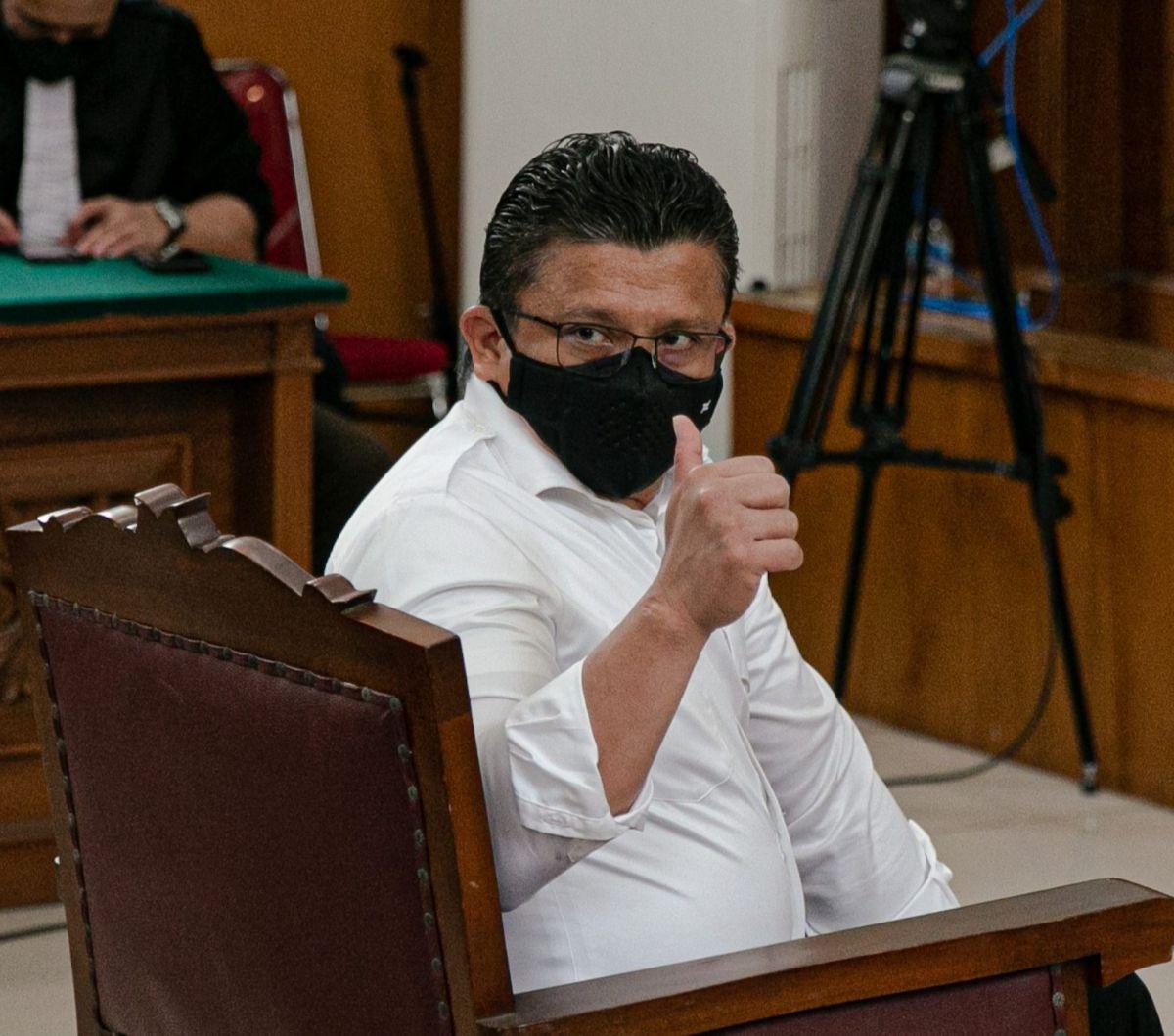 Mahkamah Agung (MA) RI memutuskan hukuman terdakwa pembunuhan berencana Brigadir Nofriansyah Yosua Hutabarat, Ferdy Sambo menjadi pidana penjara seumur hidup dari sebelumnya hukuman mati.
