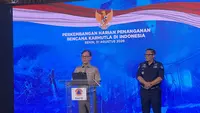 BNPB Tabur 5,6 Ton Garam Pancing Hujan di Titik Kebakaran Hutan