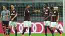 Striker AC Milan, Mario Balotelli, merayakan gol yang dicetaknya ke gawang Alessandria dalam semifinal Coppa Italia di Stadion San Siro, Milan, Rabu (2/3/2016) dini hari WIB. (EPA/Daniele Mascolo)