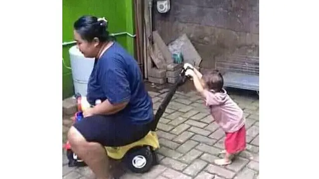 6 Tingkah Lucu Ibu-Ibu Bersama Buah Hati Ini Bikin Geleng Kepala