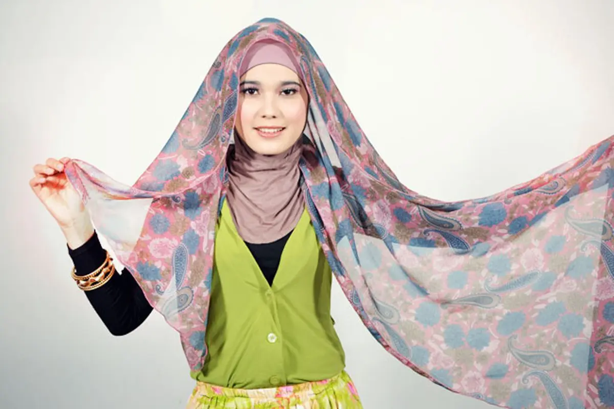 Model dan Bahan Jilbab yang Nyaman Dipakai Saat Cuaca Panas