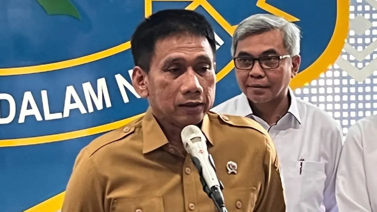 Wakil Menteri Dalam Negeri (Wamendagri) Akhmad Wiyagus usai peluncuran Buku Panduan dan Bahan Ajar Pendidikan Antikorupsi (PAK) di kantor Kemendagri, Jakarta.