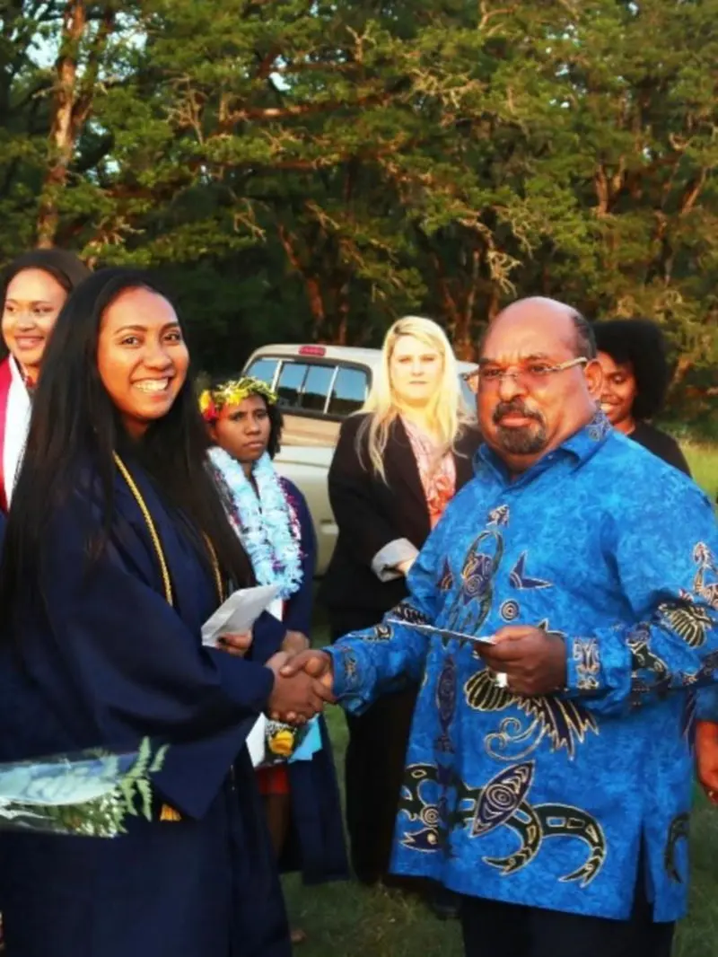 Gubernur Papua Lukas Enembe beri ucapan selamat dan penghargaan kepada Sherina Fernanda, yang lulus dengan magna cum laude dari Universitas Corban, Oregon.  (Courtesy: Gubernur Papua Lukas Enembe)