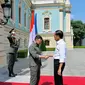 Presiden Joko Widodo atau Jokowi (kanan) disambut oleh Presiden Ukraina Volodymyr Zelenskyy (kiri) saat tiba di Istana Maryinsky, Kiev, Ukraina, Rabu (29/6/2022). Turut mendampingi Presiden Jokowi yaitu Menteri Luar Negeri Retno Marsudi dan Sekretaris Kabinet Pramono Anung. (Foto: Biro Pers Sekretariat Presiden)