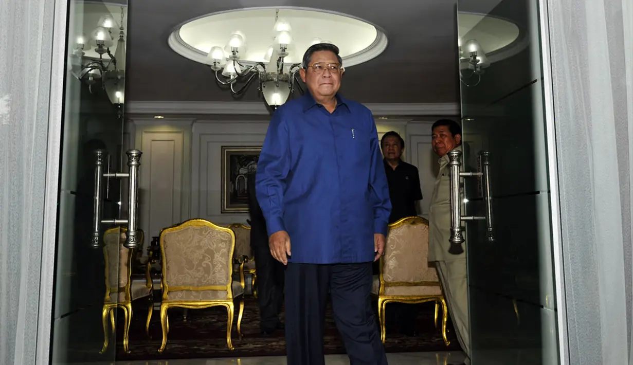 Jelang Hari Raya Idul Fitri, Presiden Susilo Bambang Yudhoyono membayar zakat penghasilan dan fitrah anggota keluarganya melalui BAZNAS, (23/7/2014). (ANTARA FOTO/Andika Wahyu)