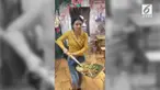 Sebuah restoran di China menyajikan makanan menggunakan sekop.