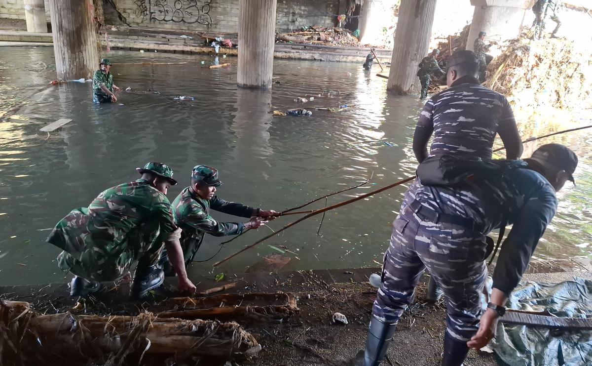 Tim Satgas Bencana Banjir Pangkalan TNI AL (Lanal) Denpasar
