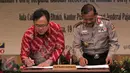 Menteri Keuangan Bambang Brodjonegoro (kiri) dan Kapolri Jenderal Badrodin Haiti saat menandatangani nota kesepahaman di Jakarta, (19/1). Surat perjanjiaan berisi mengenai kerjasama dalam penegakan hukum bidang perpajakan. (Liputan6.com/Angga Yuniar)