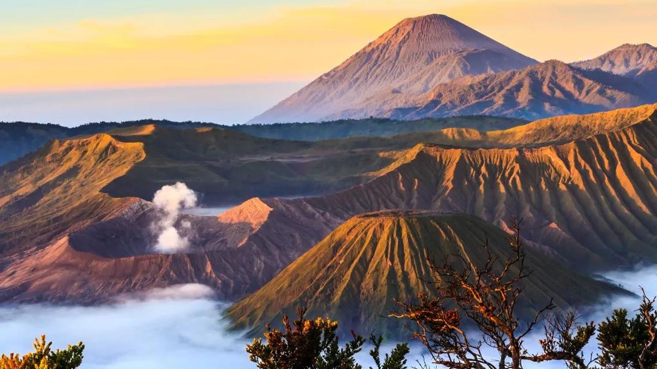 Jika Anda memiliki waktu cuti yang cukup panjang dan ingin berlibur ke tempat yang sedikit jauh dari Jakarta, Anda dapat memilih Malang sebagai destinasi liburan kali ini.