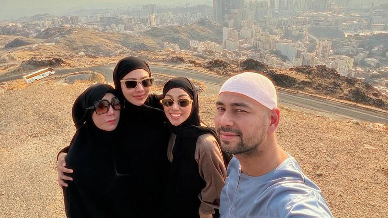 Dalam postingan yang sama, Raffi turut membagikan selfie bersama Nisya Ahmad dan Syahnaz Sadiqah.<br>