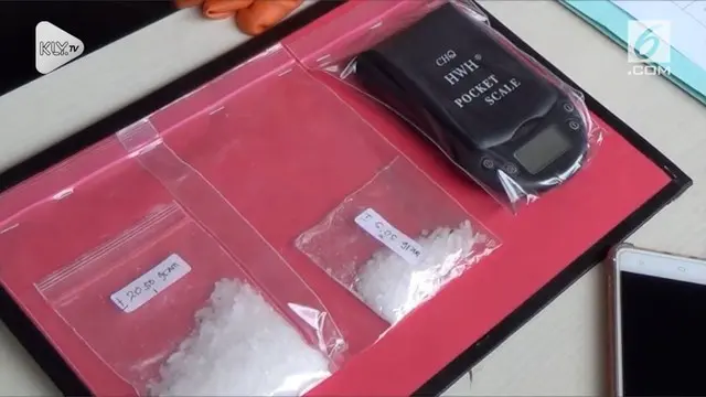 VIDEO: Kelabui Petugas, Pengedar Selundupkan Narkoba Pakai Mobil Mewah