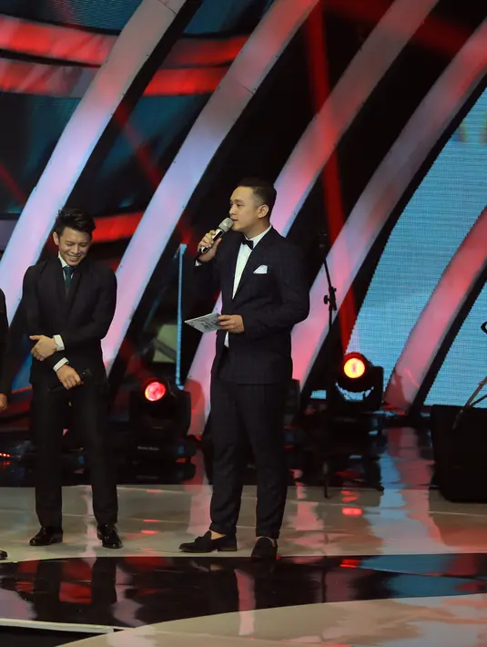 "Mereka kan tahun 60 aja udah memiliki nama besar, orang punya pandangan ada karakter kuat dalam diri mereka. Ternyata mereka membawakan lagu kami, suatu kebanggan buat NOAH tentunya," kata Ariel di Studio Emtek, Kamis (19/5). (Adrian Putra/Bintang.com)