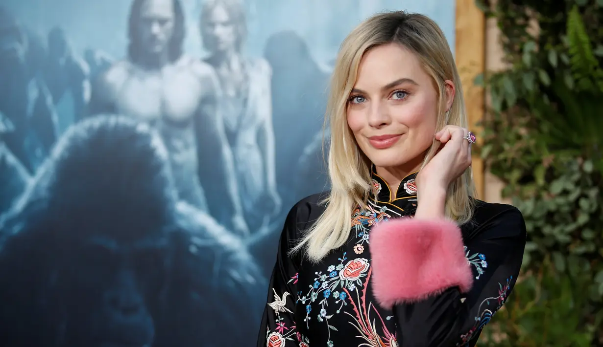 Aktris, Margot Robbie menghadiri premier film "The Legend of Tarzan" di Hollywood, California, (27/6). Aktris cantik ini berperan sebagai Jane Porter, kekasih Tarzan yang diperankan oleh aktor tampan Alexander Skarsgard. (REUTERS/Danny Moloshok)