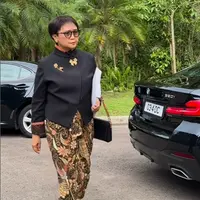 Menteri Luar Negeri Retno Marsudi turut menghadiri acara resepsi pernikahan akbar kerajaan Brunei Darussalam. Bersama Presiden Joko Widodo, Retno Marsudi tampil menawan kondangan ke Brunei Darussalam. [Foto: Instagram/retno_marsudi]