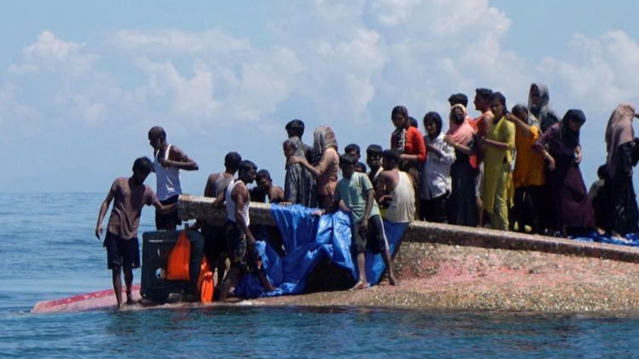 Badan Pengungsi PBB (UNHCR) memperkirakan sekitar 2.000 orang Rohingya telah mencapai Indonesia sejak Oktober lalu. Foto: REUTERS / Hendri<br>
